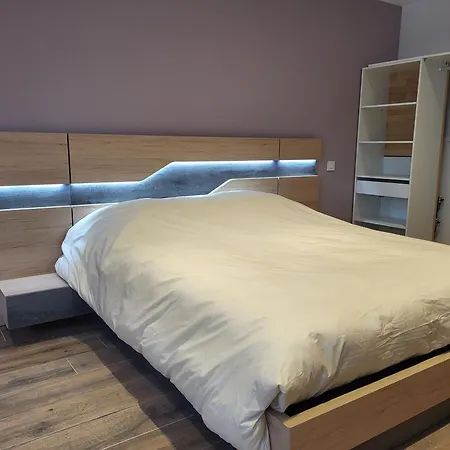 Prázdninový dům Maison Proche Du Avec Jacuzzi Et Sauna *
