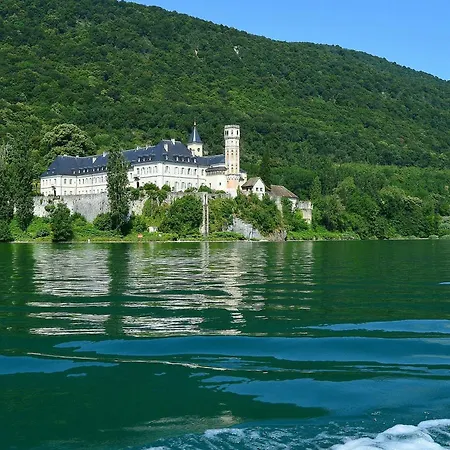 Prázdninový dům Maison Proche Du Avec Jacuzzi Et Sauna